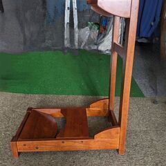 木製キャディバッグスタンドの画像