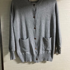 ♪ 　グレーのカーディガンの画像