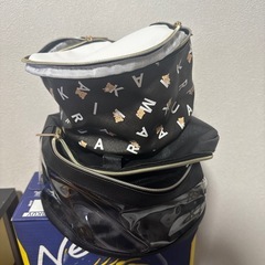 二層式の化粧ポーチの画像