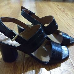 ブラックサンダル、ヒール8.5㌢、の画像