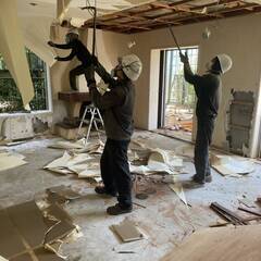 【日給14,000円〜】正社員の内装解体スタッフ/直行直帰OK/日払い可/週休二日可能の画像