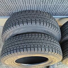 スタッドレスタイヤ（195/80R15 107/105L）の画像