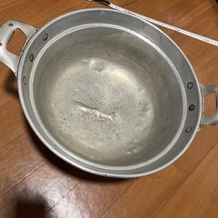 【無料】【０円】古の軽い大きい鍋の画像