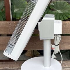 美品　ダイキン 遠赤外線ストーブ ERFT11ZS-W 2022年製 の画像