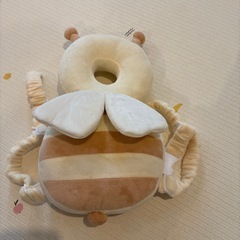 ベビー枕、背中安全クッション（ハチさん）　の画像