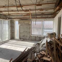 【日給14,000円〜】正社員の内装解体スタッフ/直行直帰OK/日払い可/週休二日可能の画像