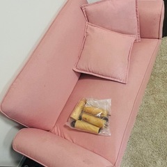 couch + cafe table + carpetの画像