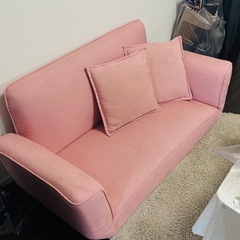 couch + cafe table + carpetの画像