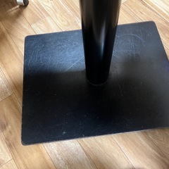 小さめのカフェテーブル の画像