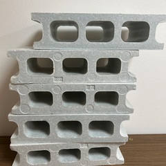 発泡スチール製のブロック　中古品の画像