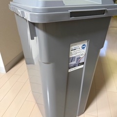 ニトリ　ゴミ箱　グレー　45リットル　使用頻度すくな少なめ　消臭連結タイプの画像