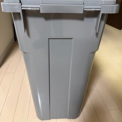 ニトリ　ゴミ箱　グレー　45リットル　使用頻度すくな少なめ　消臭連結タイプの画像