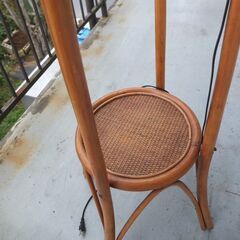 モダン ラタン造り フロアライト スタンドライト の画像