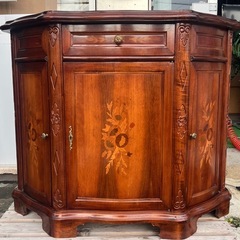 イタリア製 クラッシック サイドボード ヨーロピアンアンティーク調 彫刻の画像