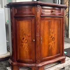 イタリア製 クラッシック サイドボード ヨーロピアンアンティーク調 彫刻の画像