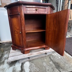 イタリア製 クラッシック サイドボード ヨーロピアンアンティーク調 彫刻の画像