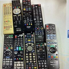 ノートx2、電源BOX多数、DVD ブルーレイ　レコーダーのリモコン、アダプタ多数ジャンク品の画像