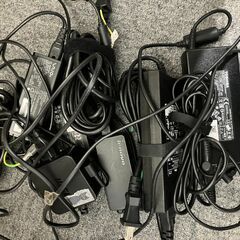 ノートx2、電源BOX多数、DVD ブルーレイ　レコーダーのリモコン、アダプタ多数ジャンク品の画像