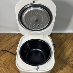 美品 アイリスオーヤマ 炊飯器 2023年製 KS-RC21M05-W 3合の画像