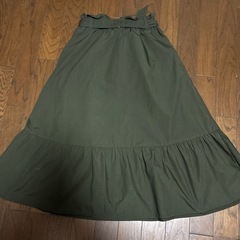 ユニクロUNIQLO♥︎モスグリーンスカートSサイズの画像