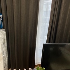 引き取り日時限定　カーテン４枚の画像