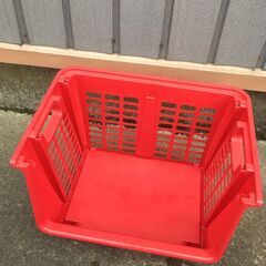【引き取り限定。置き配。越前市】コンテナ　ストッカー　赤×3個の画像