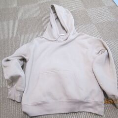 GUのパーカー3枚です。Mの画像