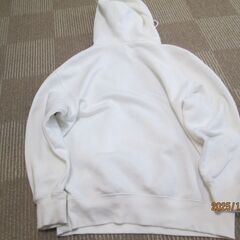 GUのパーカー3枚です。Mの画像