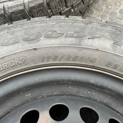 【中古】ヴィッツ純正スタッドレスタイヤの画像