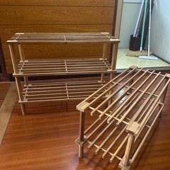 木製の棚ラックの画像