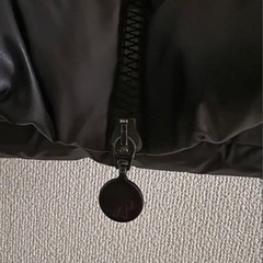 MONCLER ブラック ダウンジャケットの画像
