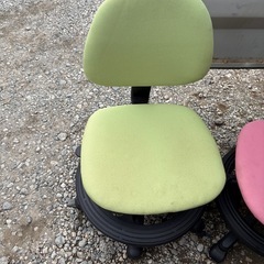 椅子２つの画像