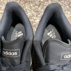 アディダススニーカーの画像