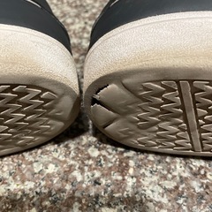 アディダススニーカーの画像