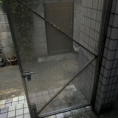 ステンレス製の門扉の画像