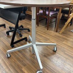 【ジモティー割あり】【ジャングル守口店】昇降丸テーブル　コクヨ　ビューライズの画像