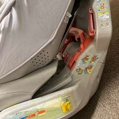 combi チャイルドシート  新生児〜年長までの画像