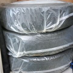 スタッドレスタイヤ(ホイール付き)の画像