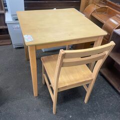 リサイクルショップどりーむ荒田店　No5263 ダイニングテーブル　コンパクト　イス１脚付き　机　デスク　作業台の画像