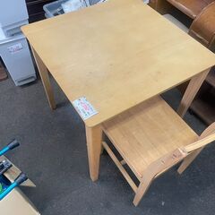 リサイクルショップどりーむ荒田店　No5263 ダイニングテーブル　コンパクト　イス１脚付き　机　デスク　作業台の画像