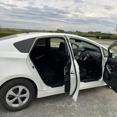 トヨタ　プリウス　Sの画像