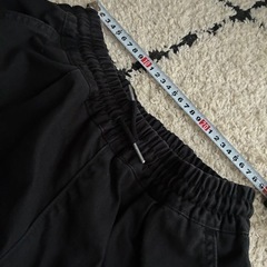 黒のズボン　GUの画像