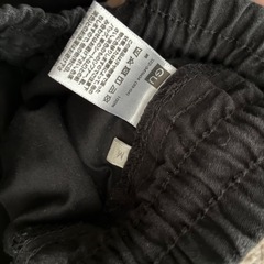 黒のズボン　GUの画像