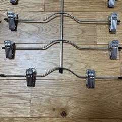 【美品】2本セット 4連ハンガー 《かさばらず、すっきり収納》
の画像