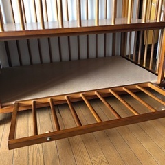 木製ベビーベッドの画像
