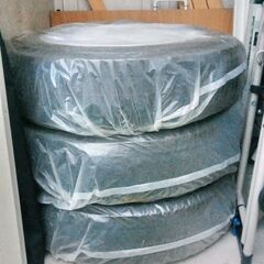 スタッドレスタイヤ(未使用)の画像