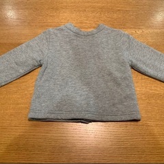 baby Gap グレー ボタン付きカーディガン 70の画像