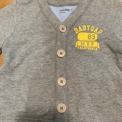 baby Gap グレー ボタン付きカーディガン 70の画像