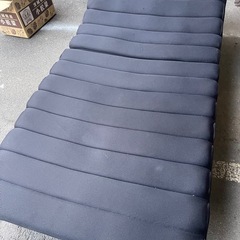 折りたたみベッド マットレス・キャスター付きの画像