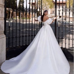 ウェディングドレスPRONOVIAS IXION の画像